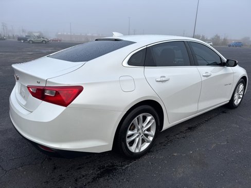 Used 2017 Chevrolet Malibu LT image 4