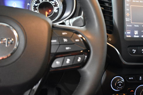 Used 2023 Jeep Cherokee Altitude Lux image 17