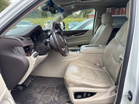 Used 2016 Cadillac Escalade Luxury image 4