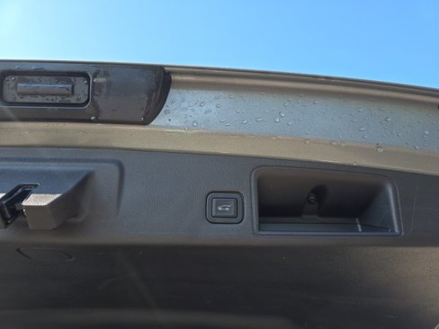 Certified 2024 GMC Terrain SLT image 32