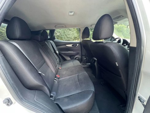 Used 2019 Nissan Rogue Sport S image 16