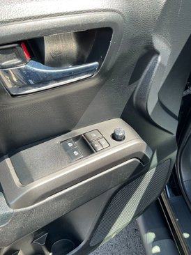 Used 2017 Toyota Tacoma TRD Sport image 21
