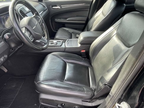Used 2019 Chrysler 300 Touring L w/ Quick Order Package 22F image 10