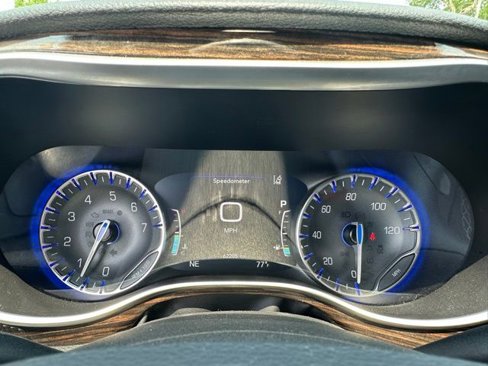 Used 2023 Chrysler Pacifica Limited image 36