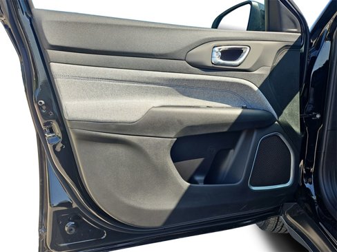 New 2025 Jeep Compass Latitude image 17