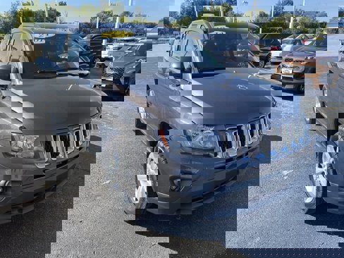 Used 2014 Jeep Compass Latitude image 1