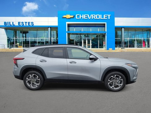 New 2026 Chevrolet Trax LT w/ LT Convenience Package image 2