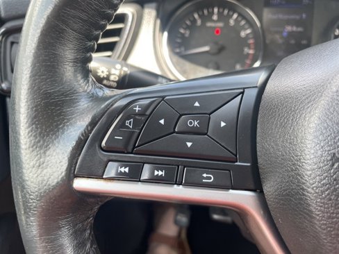 Used 2018 Nissan Rogue SV image 20