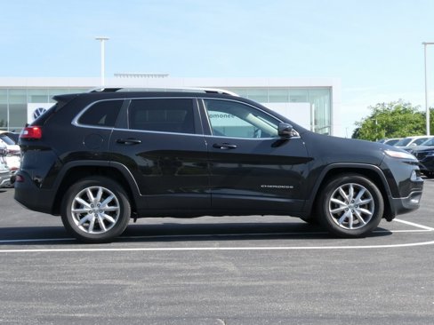 Used 2016 Jeep Cherokee Limited image 2
