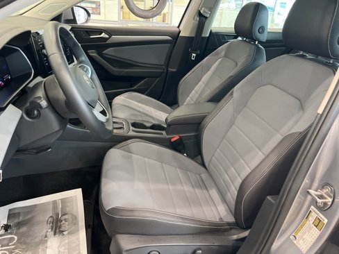 Used 2025 Volkswagen Jetta SE image 9