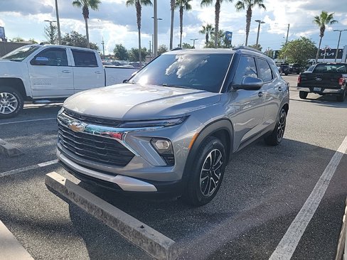 Used 2025 Chevrolet TrailBlazer LT w/ Driver Confidence Package image 1