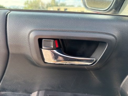 Used 2017 Toyota Tacoma SR image 20