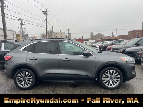 Used 2022 Ford Escape Titanium image 3