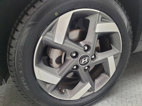 Used 2023 Hyundai Venue SEL image 31