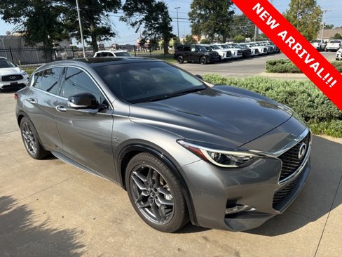 Used 2018 INFINITI QX30 Sport image 3