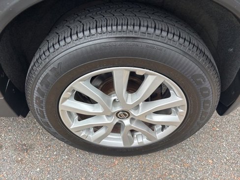 Certified 2019 Nissan Rogue SV image 20