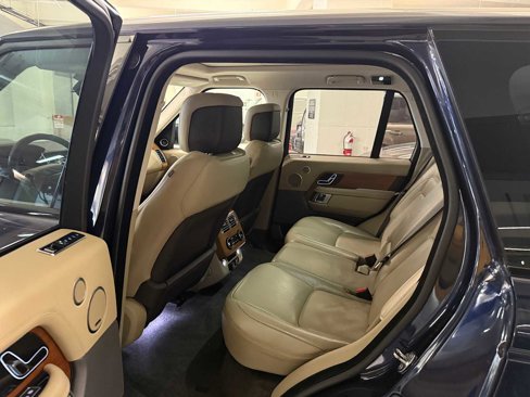 Used 2019 Land Rover Range Rover HSE image 17