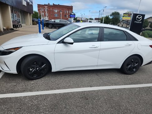 Used 2023 Hyundai Elantra Blue image 13