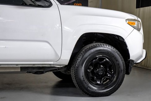 Used 2018 Toyota Tacoma SR image 7