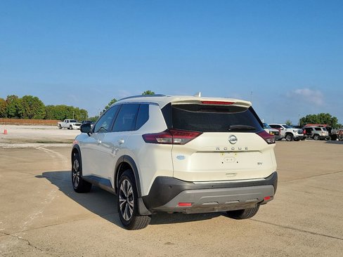 Used 2021 Nissan Rogue SV w/ Premium Package image 4