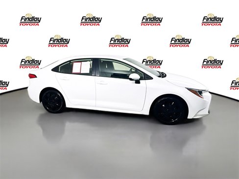 Certified 2022 Toyota Corolla LE image 1