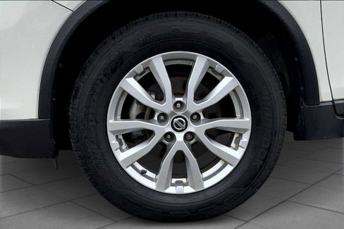Used 2018 Nissan Rogue SV image 10