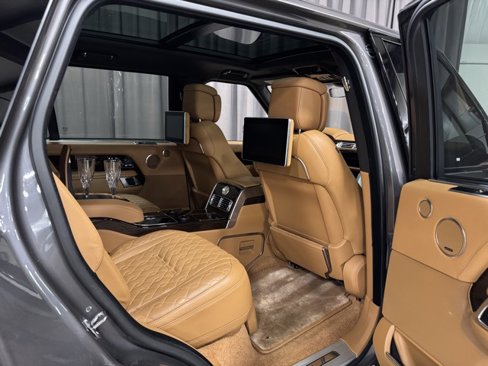 Used 2020 Land Rover Range Rover SV Autobiography Dynamic image 11