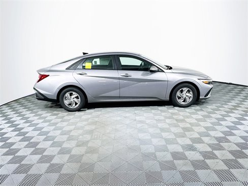 New 2025 Hyundai Elantra SE image 23