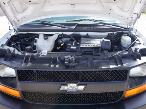 Used 2015 Chevrolet Express 2500 image 9