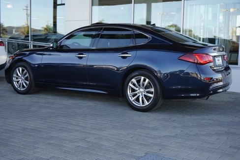 Used 2018 INFINITI Q70 Luxe image 6