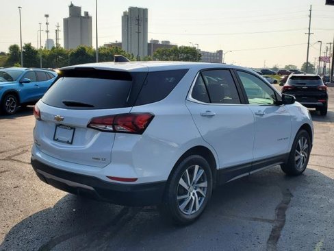 Used 2022 Chevrolet Equinox LT image 2