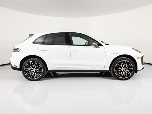 Certified 2025 Porsche Macan Turbo image 11
