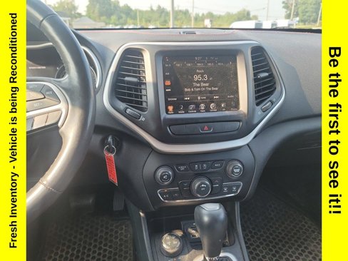 Used 2015 Jeep Cherokee Trailhawk w/ Cold Weather Group image 17