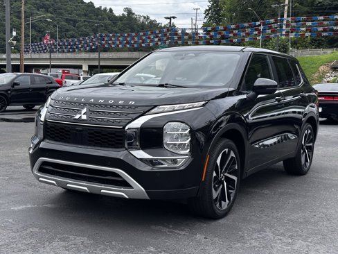 Used 2022 Mitsubishi Outlander SE image 2