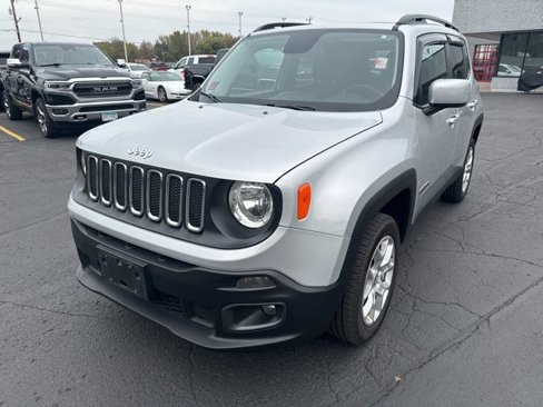 Used 2017 Jeep Renegade Latitude w/ Cold Weather Group image 4
