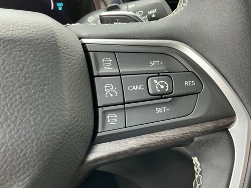 Used 2023 Jeep Grand Cherokee 4WD 4xe image 33