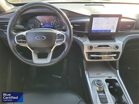 Certified 2022 Ford Explorer XLT w/ Equipment Group 202A image 4
