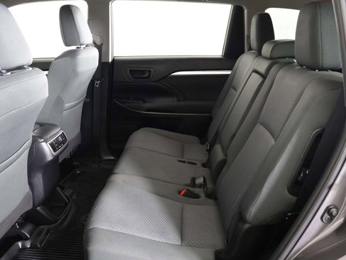 Used 2019 Toyota Highlander LE image 30
