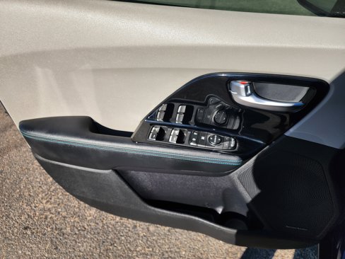 Used 2022 Kia Niro Touring Special Edition image 18