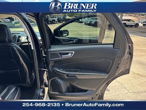 Used 2022 Ford Edge Titanium image 17