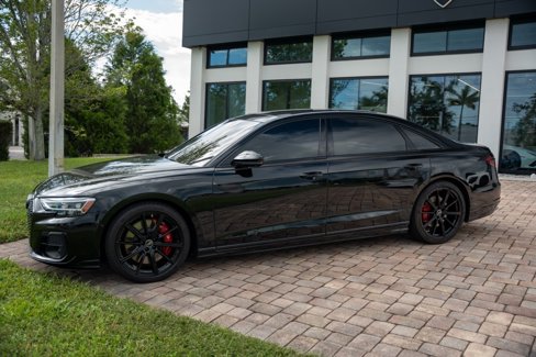 Used 2023 Audi S8 image 3