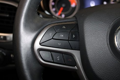 Used 2019 Jeep Cherokee Limited image 18