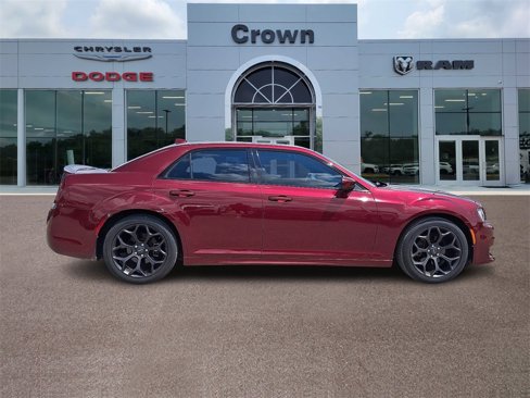 Used 2019 Chrysler 300 S w/ S Model Appearance Package image 7