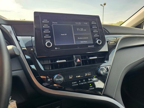 Used 2024 Toyota Camry SE image 20