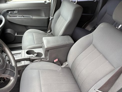 Used 2011 Jeep Liberty Sport image 14