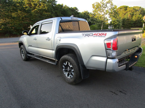 Used 2022 Toyota Tacoma TRD Off-Road image 3
