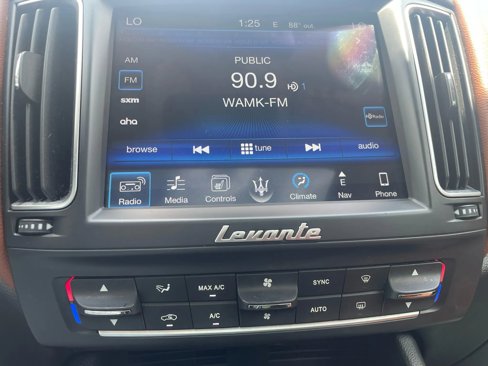 Used 2017 Maserati Levante image 8