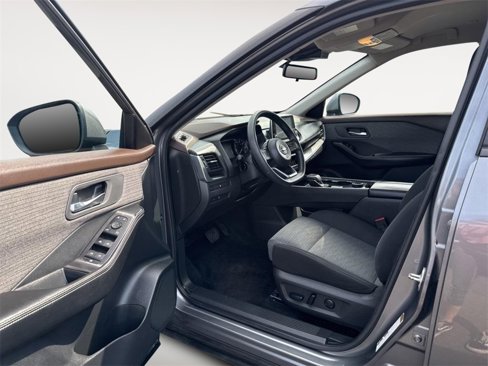 Used 2023 Nissan Rogue SV image 9