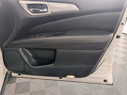 Used 2020 Nissan Pathfinder SL image 37