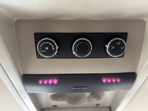 Used 2015 Chrysler Town & Country Touring-L image 26